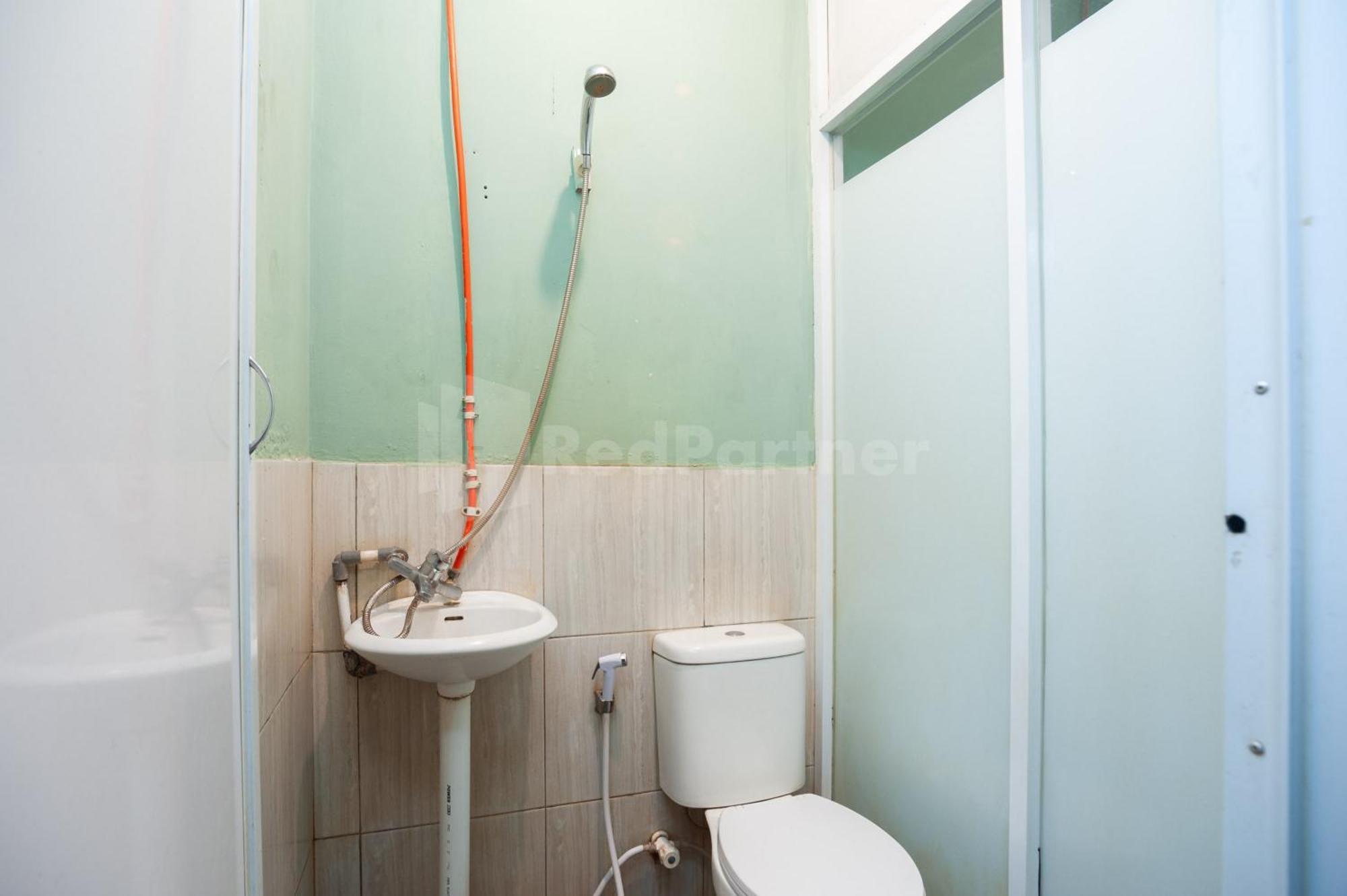 J&B Rooms Pramuka Jakarta Mitra Reddoorz מראה חיצוני תמונה