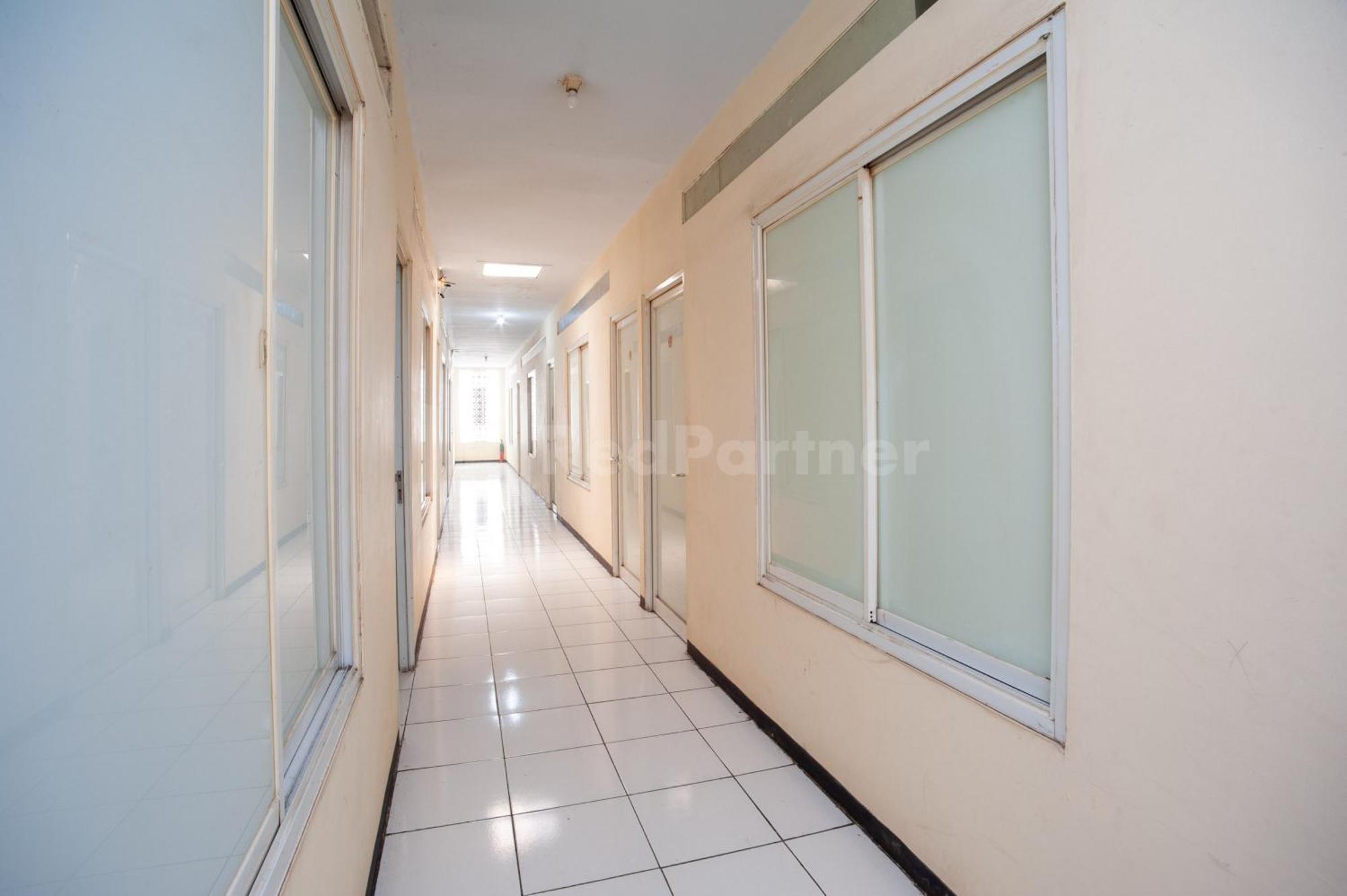 J&B Rooms Pramuka Jakarta Mitra Reddoorz מראה חיצוני תמונה